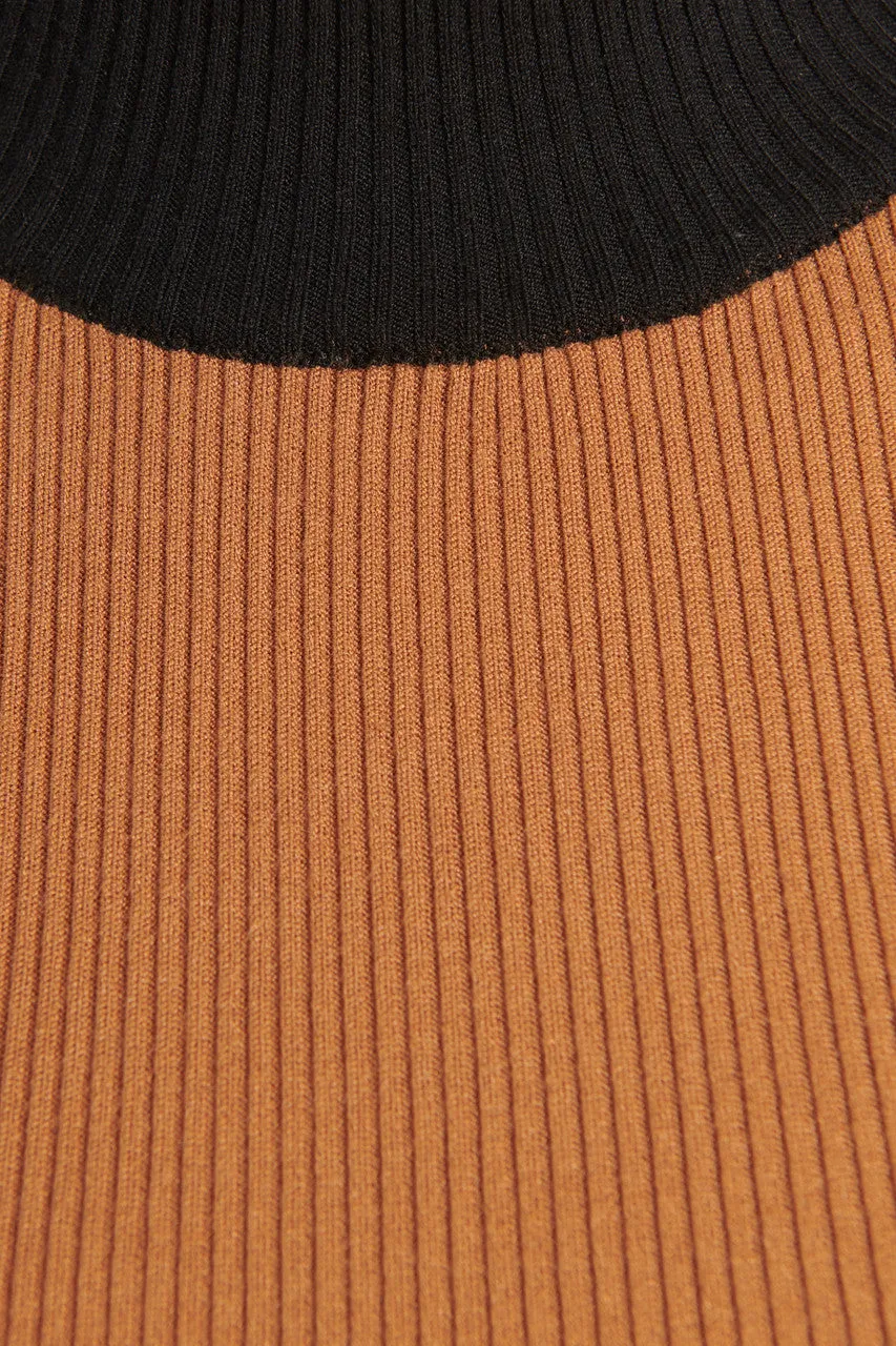 Brown Après Ribbed-Knit Preowned Turtleneck Top and Ski Pants Set