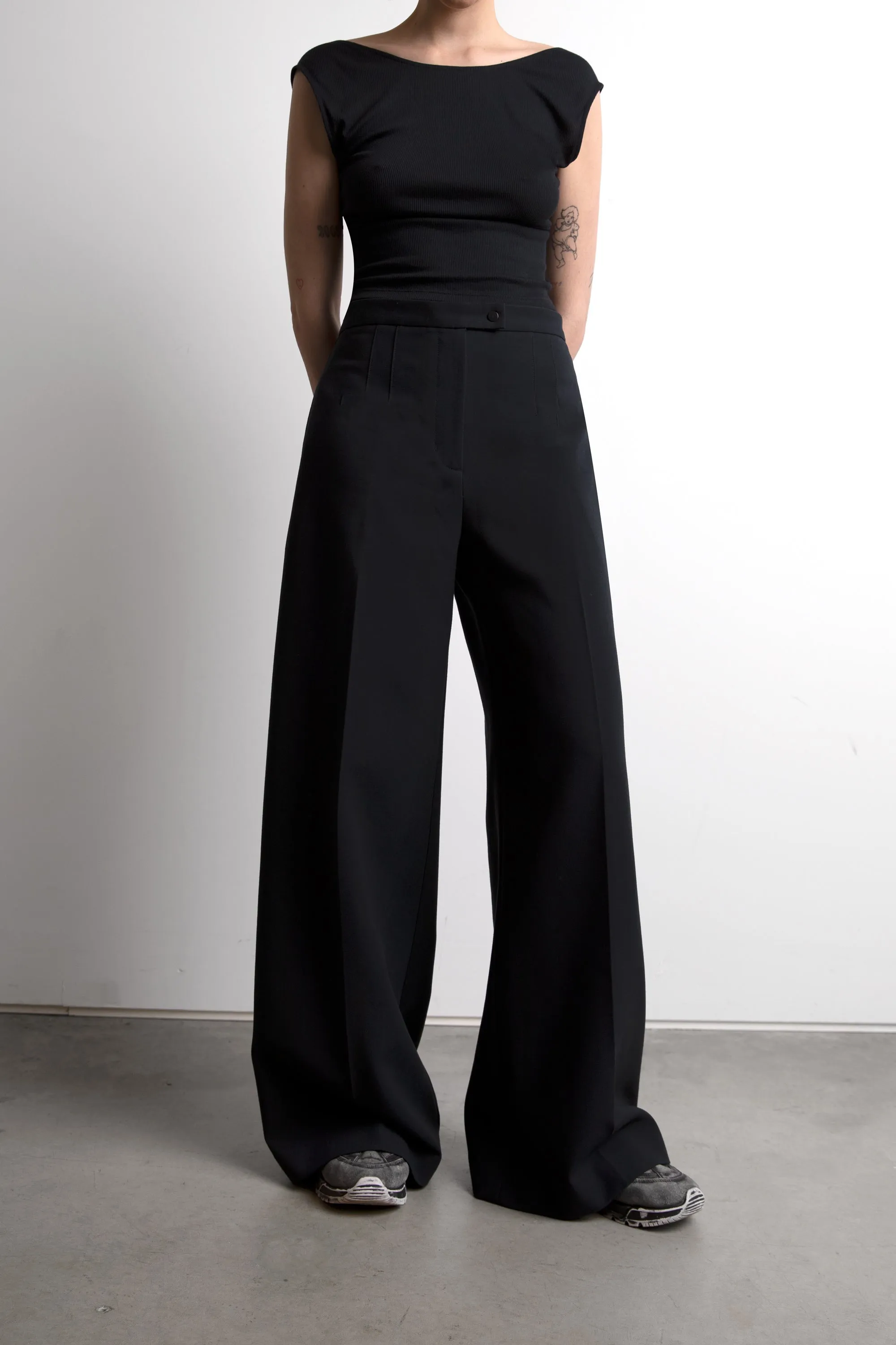 HIGH-RISE WIDE LEG TROUSER