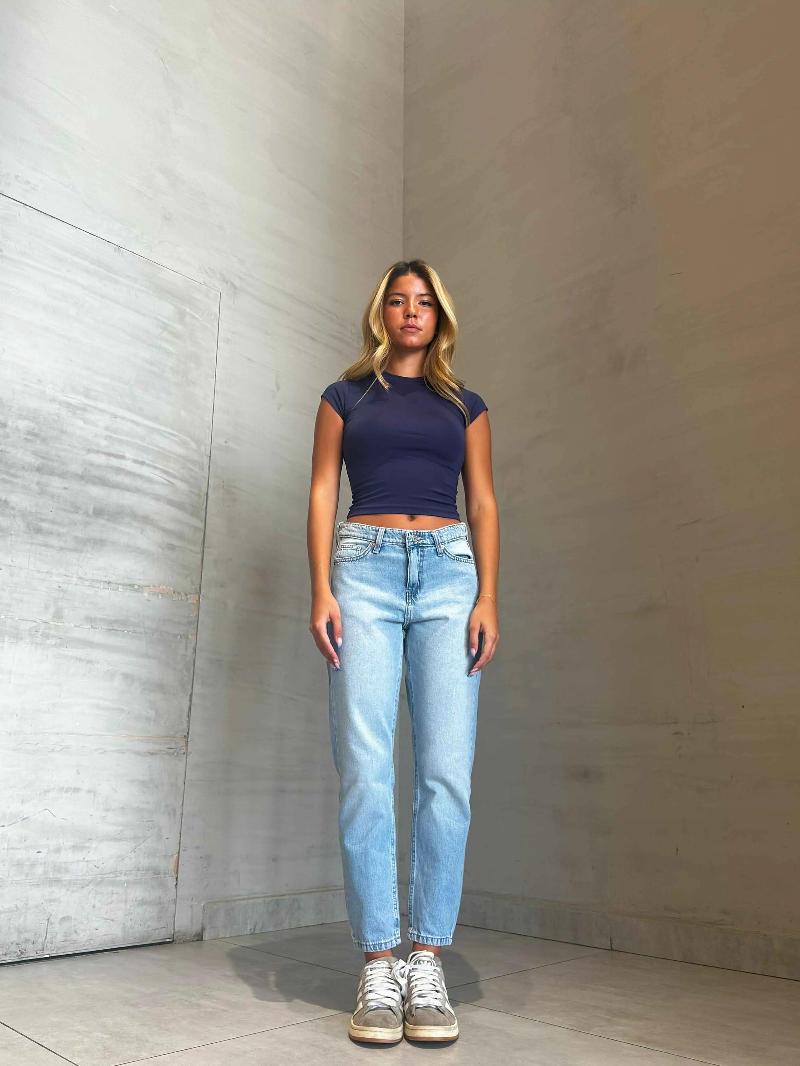 Mom Fit - Light Wash High-Waisted Jeans.