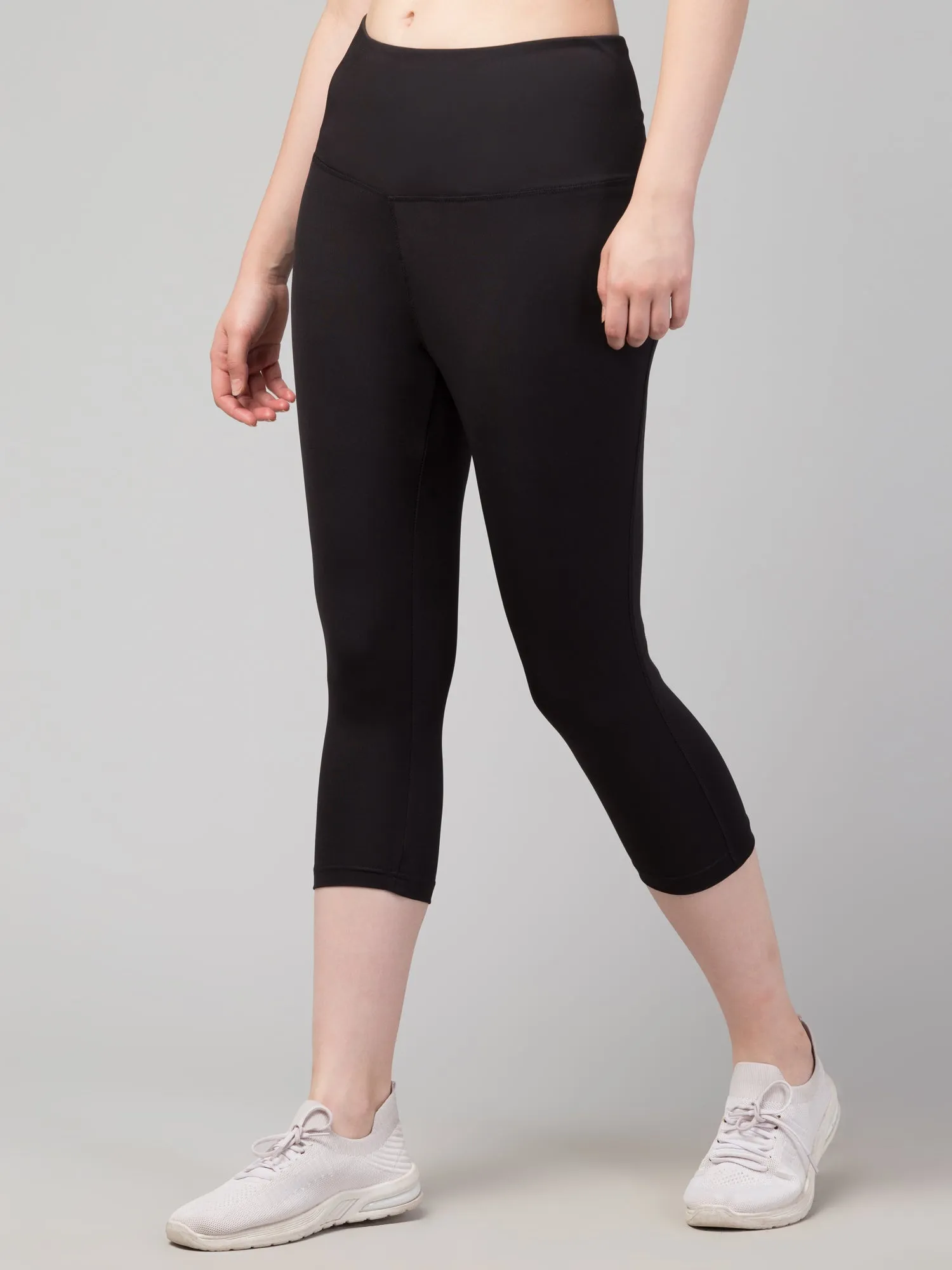 Noir Embrace Knee-Length Leggings