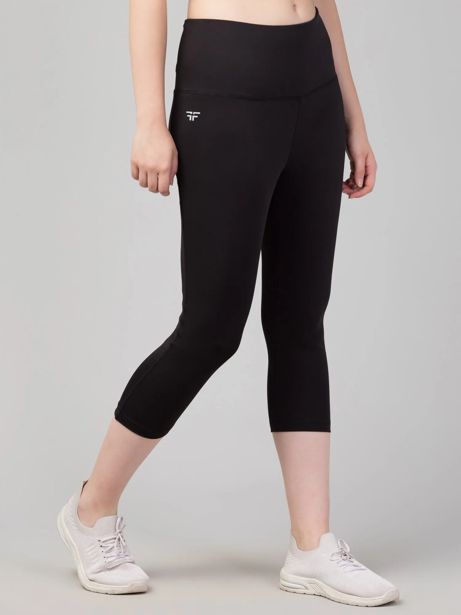 Noir Embrace Knee-Length Leggings